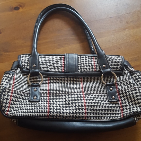 3/$20 CHAPS purse - Picture 2 of 5